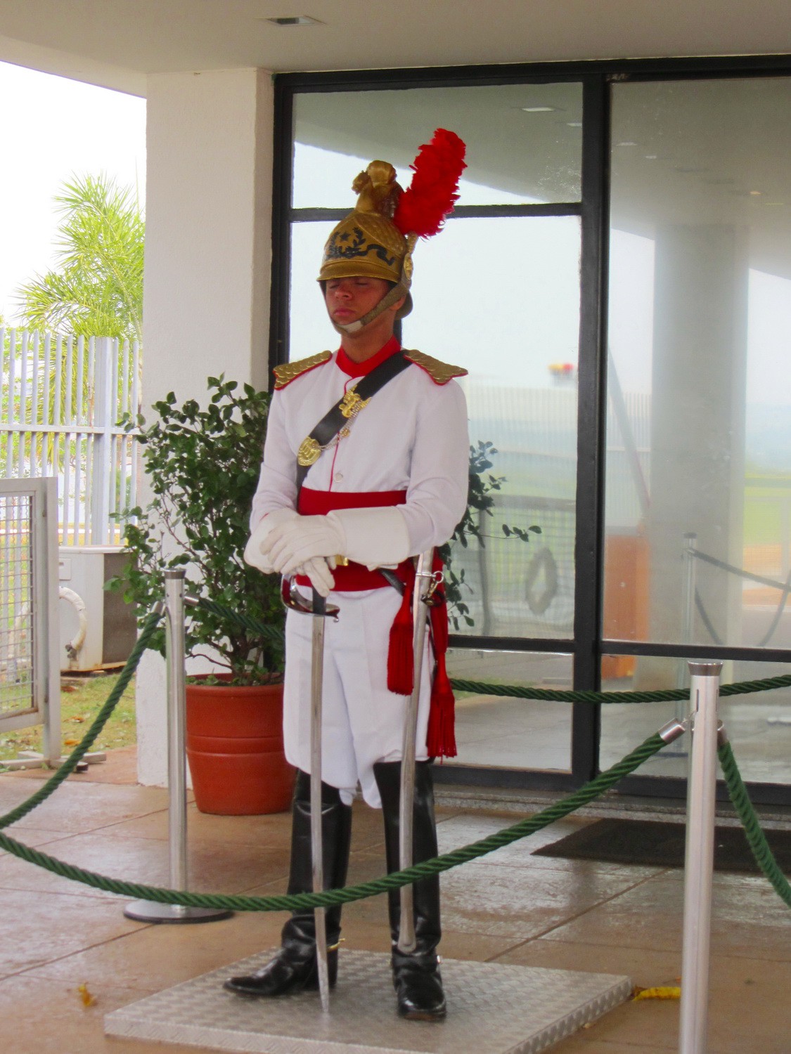 Guard at the Palacio da Alvorada